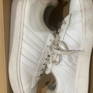 Adidas Women’s Classic White Sneakers Size-8.5